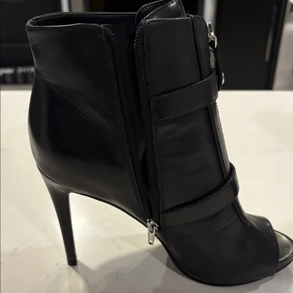 New Without Tag Guess Black Peep-Toe Heeled Boots 91/2 - Picture 4 of 9